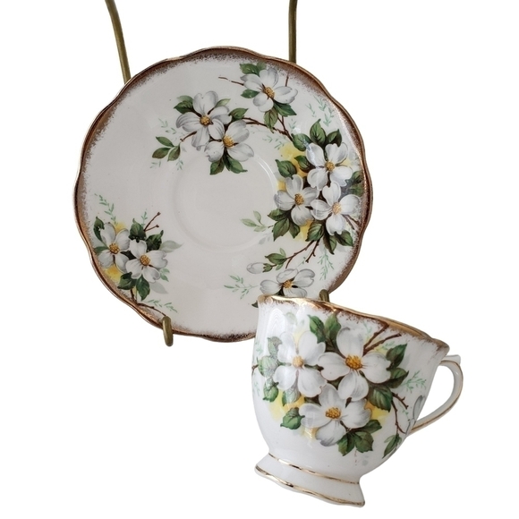 Vintage Royal Albert White Dogwood Bone China Floral Teacup & Saucer Set - Picture 3 of 11